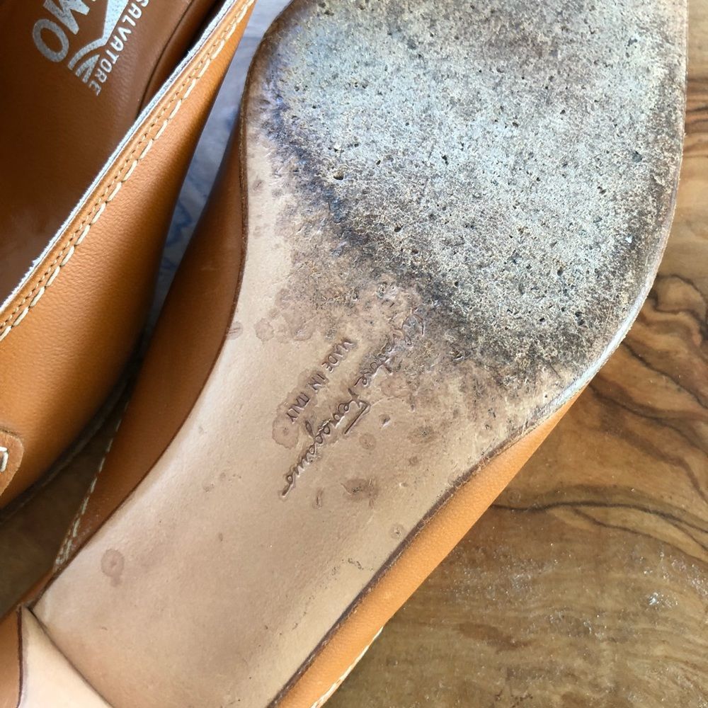 SOLD ❌ VINTAGE SALVATORE FERRAGAMO LEATHER SANDAL - Picture 4 of 5